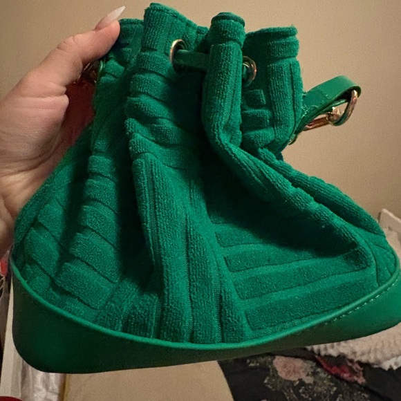 Green Drawstring Bucket Bag - Women - Picture 2 of 3